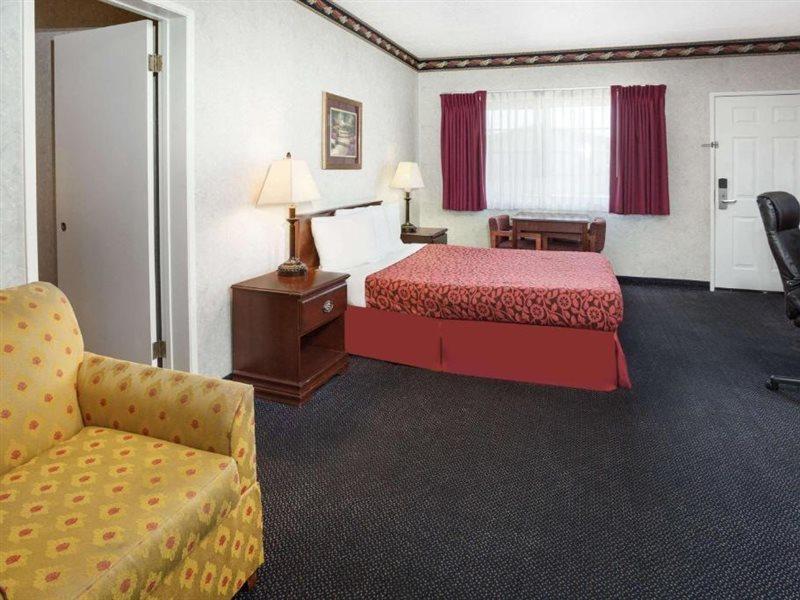 Sunset Inn كوستا ميسا، أورانج، كاليفورنيا المظهر الخارجي الصورة